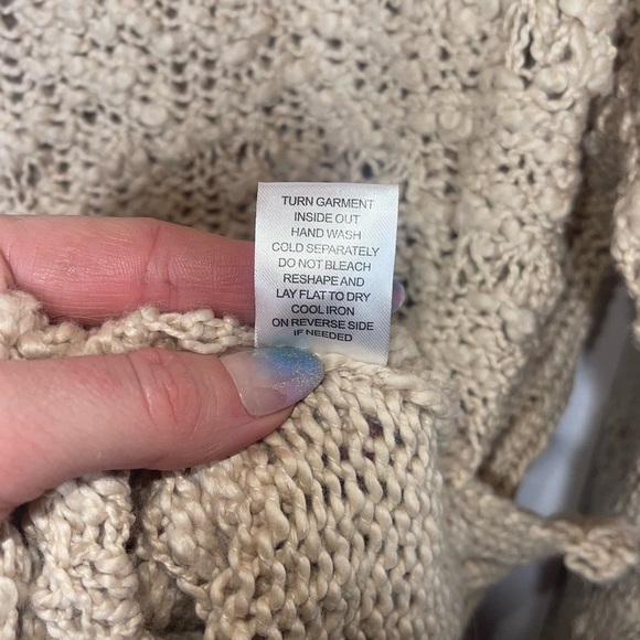 CHELSEA & THEODORE Cream Open Knit V Neck Sweater M NWT - Picture 5 of 5